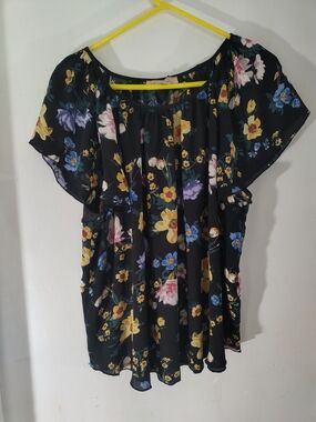 Philosophy Black Floral Flutter-Sleeve Blouse with Yellow & Blue Flowers
